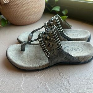 Taos Women's Pewter GENIE Toe Thong Sandal Shoe Size 7